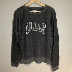 Womens Chicago Bulls NBA Pullover Size XL Faux Leather‎ Sleeves
